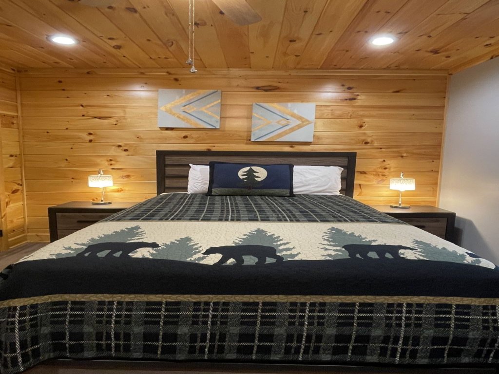 Diamond Bear, TN Nature on 140 acres with a lake! Vacation Rental in Tennessee - RedAwning