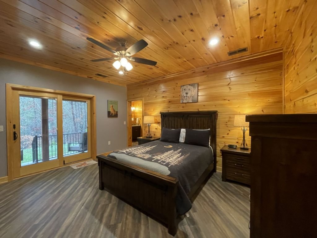 Diamond Bear, TN Nature on 140 acres with a lake! Vacation Rental in Tennessee - RedAwning