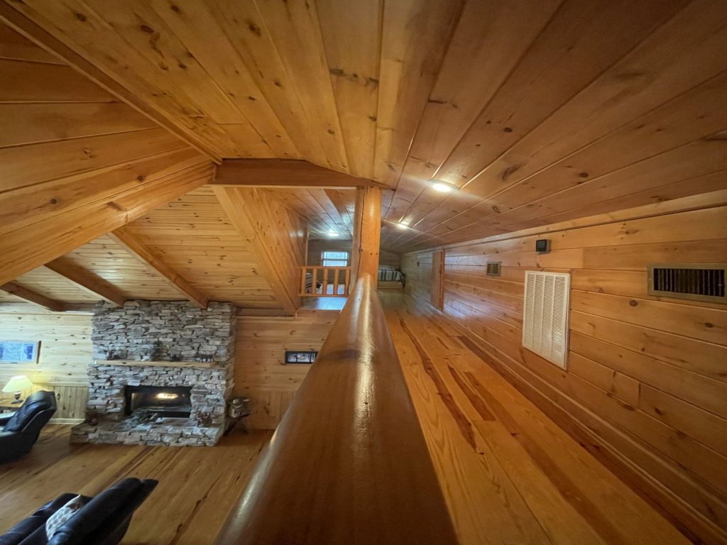 Parkland, Deluxe Log Cabin, a Hot Tub and a Lake! Vacation Rental in Tennessee - RedAwning