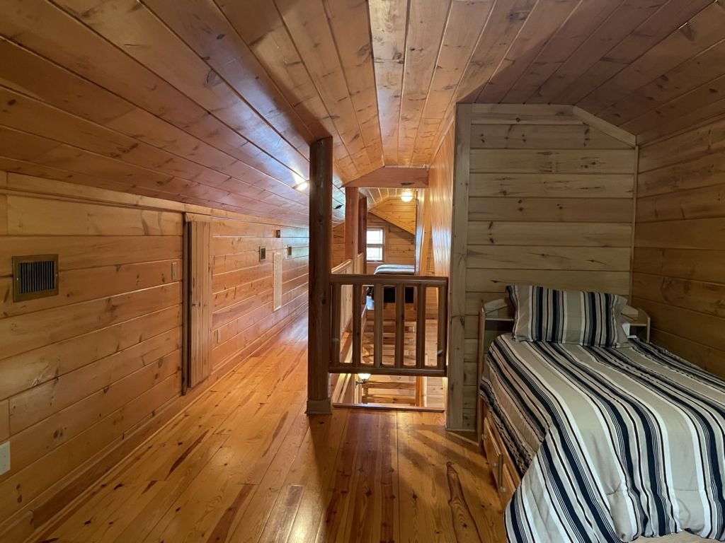 Parkland, Deluxe Log Cabin, a Hot Tub and a Lake! Vacation Rental in Tennessee - RedAwning