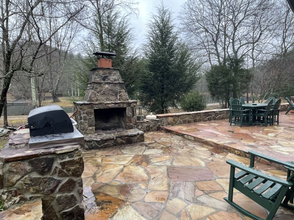 Parkland, Deluxe Log Cabin, a Hot Tub and a Lake! Vacation Rental in Tennessee - RedAwning