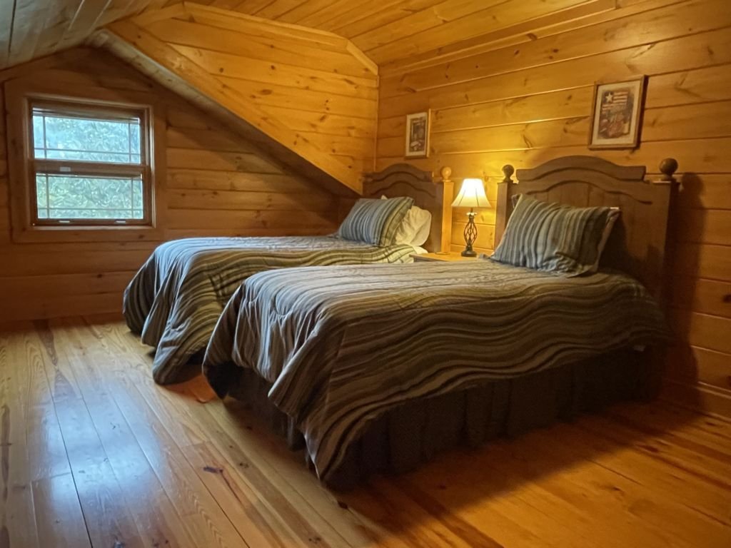 Parkland, Deluxe Log Cabin, a Hot Tub and a Lake! Vacation Rental in Tennessee - RedAwning