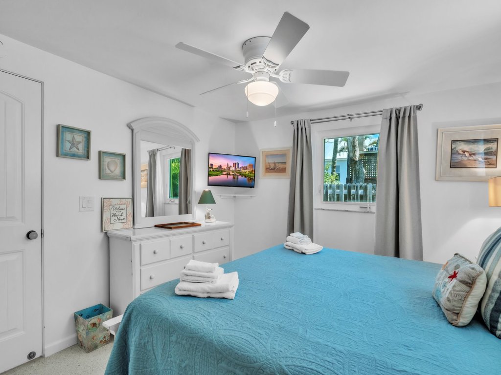 Beach N Bay 206 Vacation Rental in Anna Maria - RedAwning