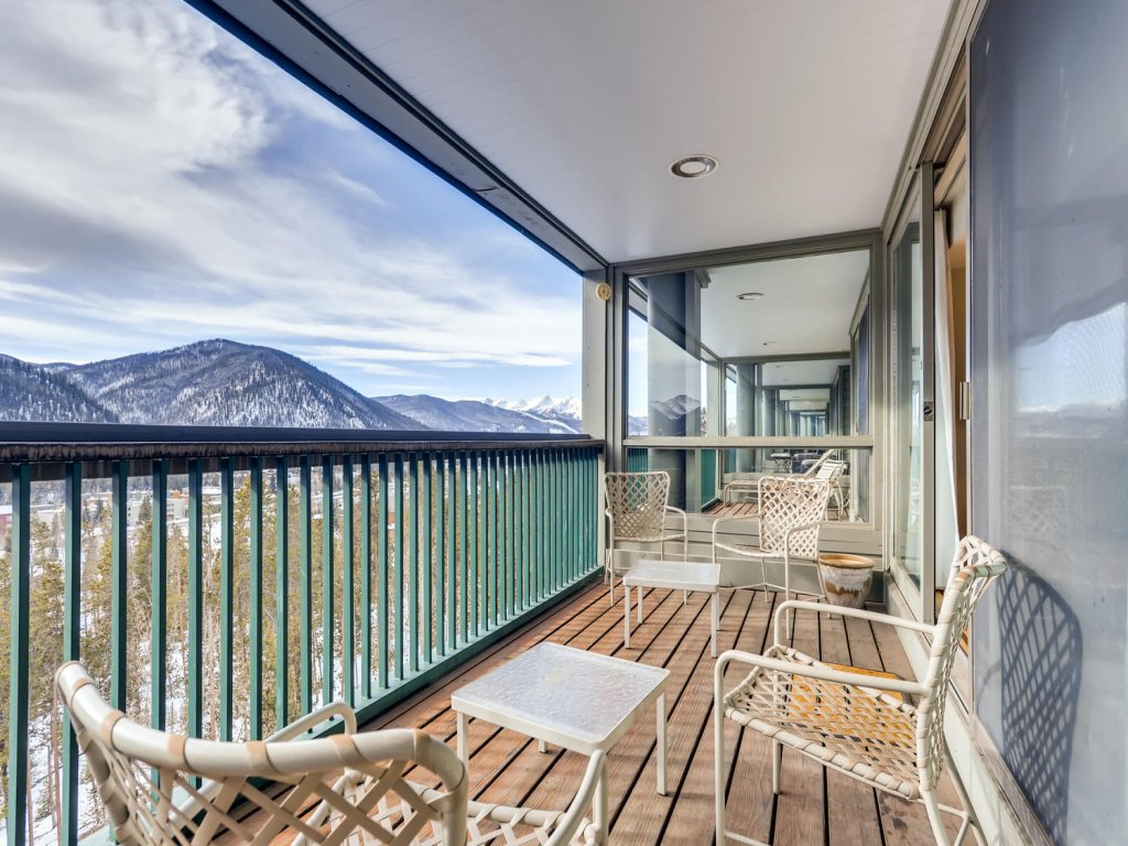 Renovated Studio- Kids Ski free & On Shuttle Route! Vacation Rental in Keystone - RedAwning