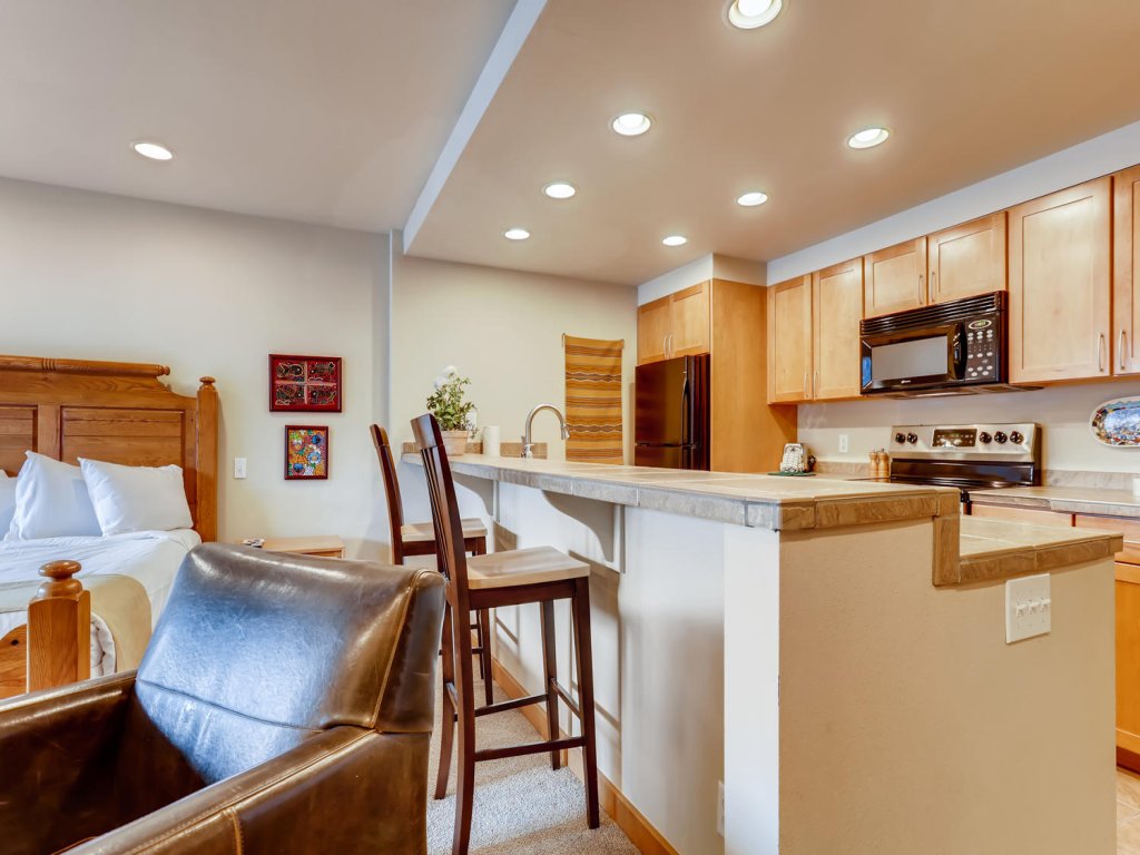 Renovated Studio- Kids Ski free & On Shuttle Route! Vacation Rental in Keystone - RedAwning