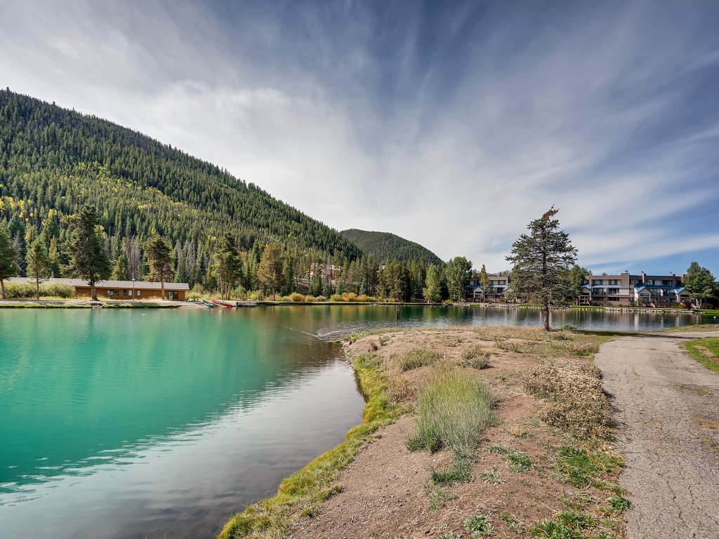 Premier 2BR/2BA in Lakeside Village Vacation Rental in Keystone - RedAwning