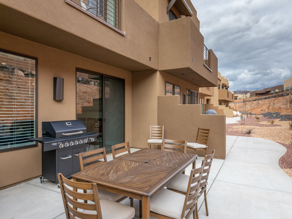 Overlook Oasis Vacation Rental in St. George - RedAwning