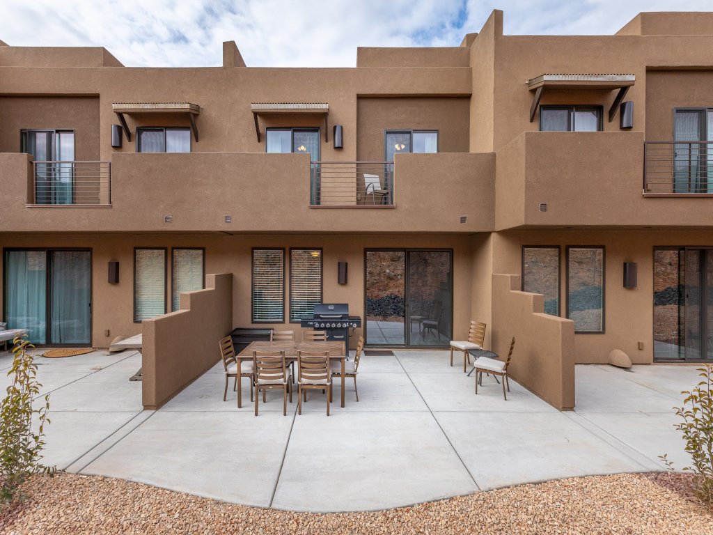 Overlook Oasis Vacation Rental in St. George - RedAwning