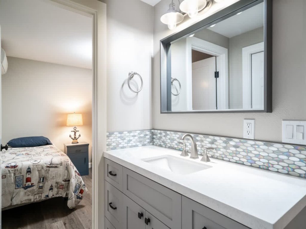 129 Opal A | Remodeled Gem Balboa Island Beach House Vacation Rental in Newport Beach - RedAwning
