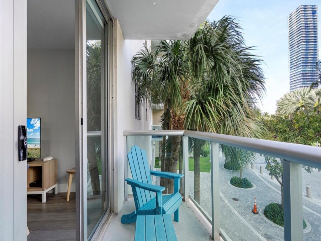 3BR Luxury Condo with Pool Across from Beach Vacation Rental in Florida - RedAwning
