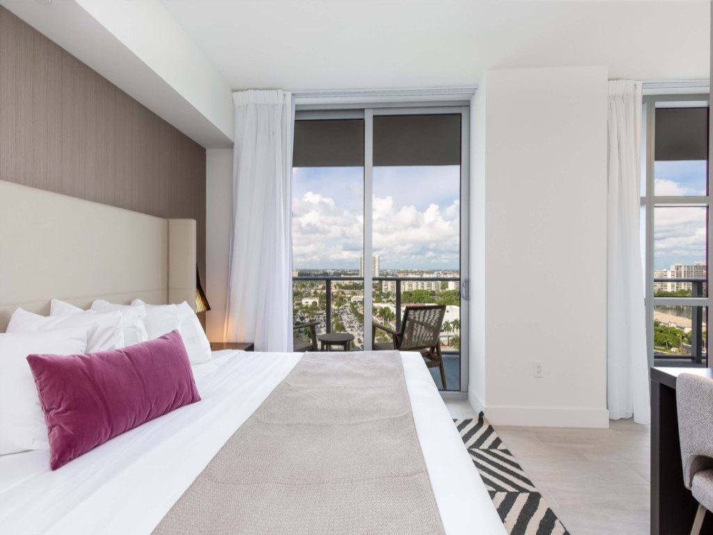 Private 3BR Bay View at Hyde Beach House Vacation Rental in Florida - RedAwning