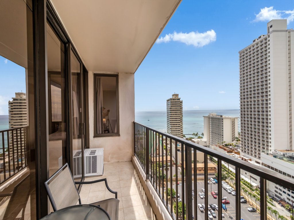 22nd Floor Condo with Stunning Ocean Views and Free Parking! Vacation Rental in Honolulu - RedAwning