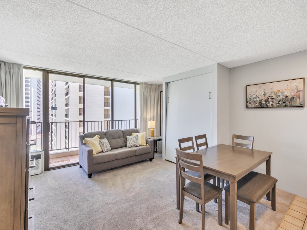 Renovated Waikiki Banyan Condo w/ Pool View, Free parking Vacation Rental in Honolulu - RedAwning