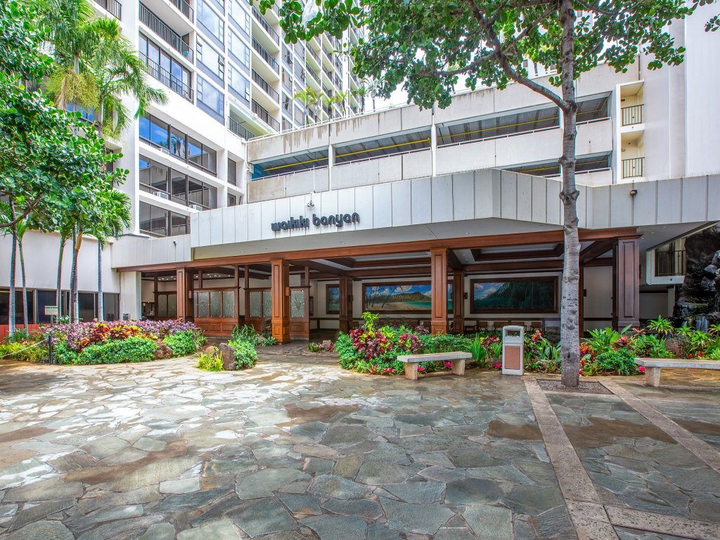Spacious 14th Floor Corner Suite, Partial Diamond Head and Ocean Views, FREE Parking! Vacation Rental in Honolulu - RedAwning