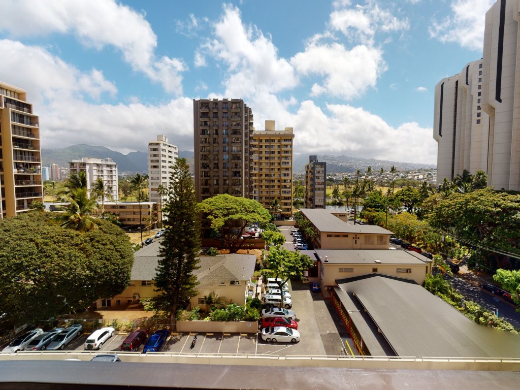 Deluxe Condo Near Waikiki Beach - Free Parking Vacation Rental in Honolulu - RedAwning