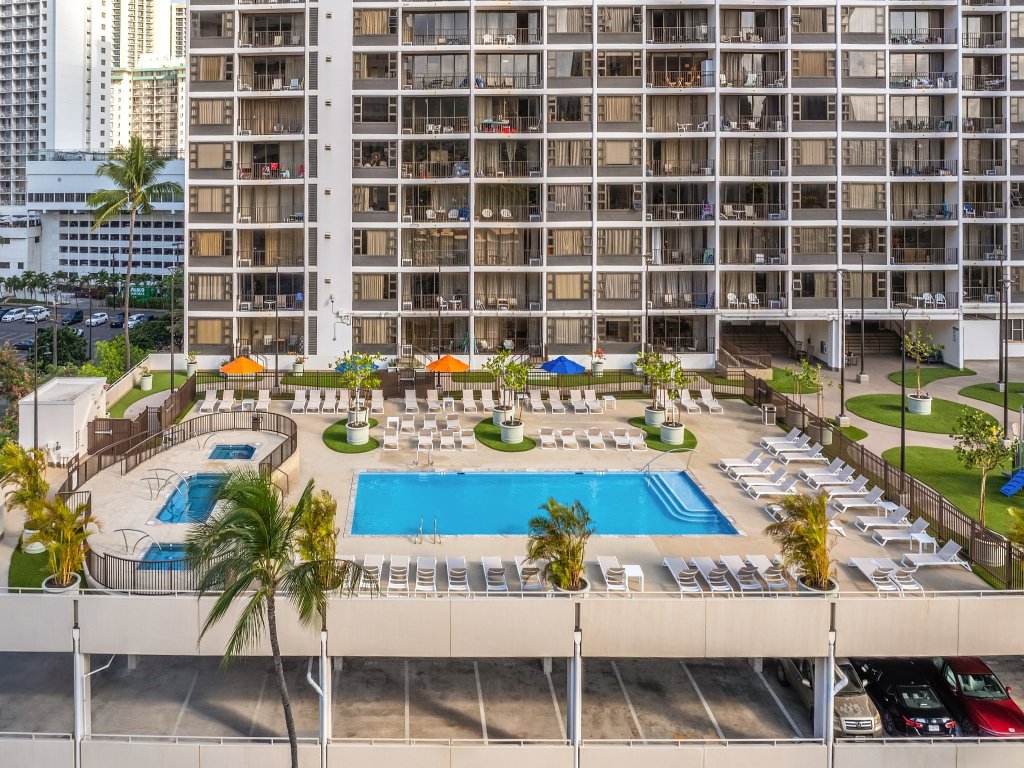 Updated Waikiki Condo with Mountain Views - 22nd floor, Free parking & WiFi Vacation Rental in Honolulu - RedAwning