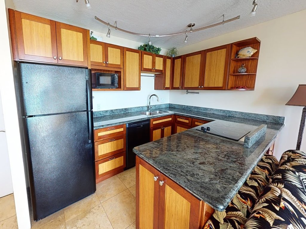 36th Floor Deluxe Ocean View Condo with Free Parking & Wifi Vacation Rental in Honolulu - RedAwning