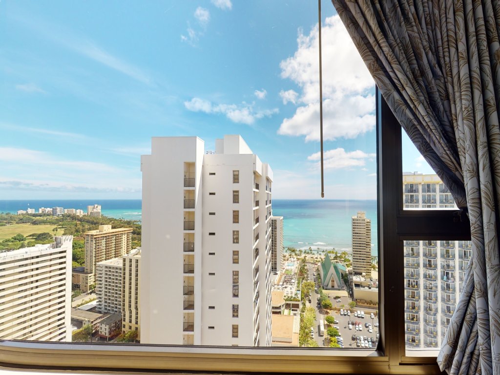 36th Floor Deluxe Ocean View Condo with Free Parking & Wifi Vacation Rental in Honolulu - RedAwning