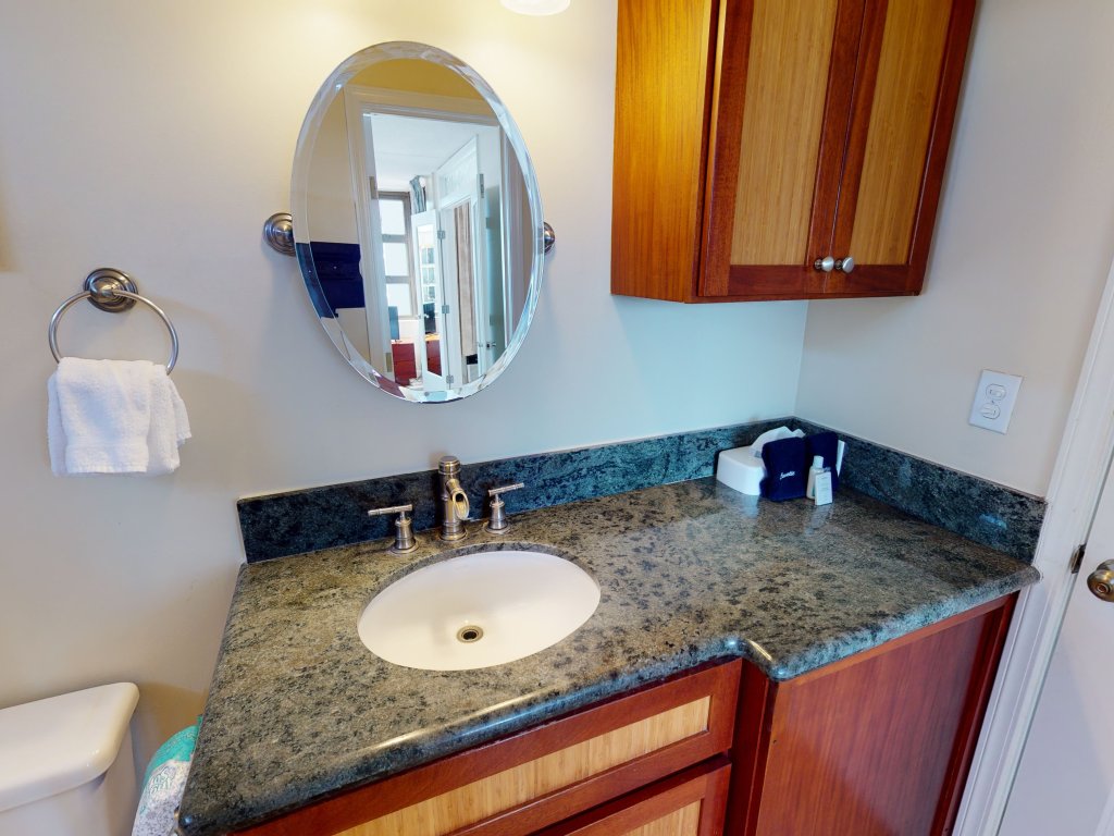 36th Floor Deluxe Ocean View Condo with Free Parking & Wifi Vacation Rental in Honolulu - RedAwning