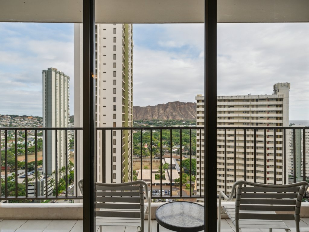 Gorgeous High Rise Waikiki Condo with Ocean and Diamond Head Views Vacation Rental in Honolulu - RedAwning