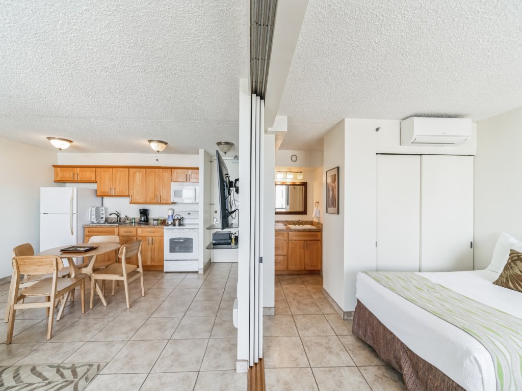 Waikiki Banyan Condo With Panoramic 37th Floor Ocean Views Vacation Rental in Honolulu - RedAwning