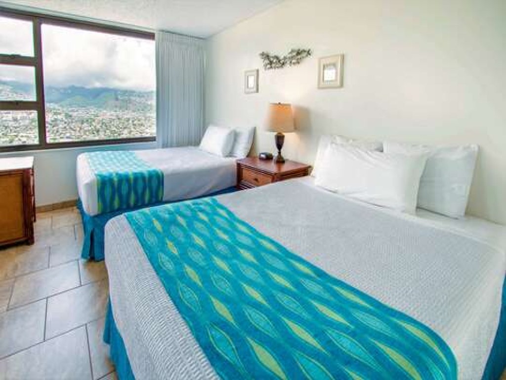 Deluxe Panoramic Mountain View Condo - 37th Floor, Free parking & Wifi Vacation Rental in Honolulu - RedAwning