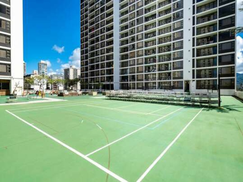 Deluxe Panoramic Mountain View Condo - 37th Floor, Free parking & Wifi Vacation Rental in Honolulu - RedAwning