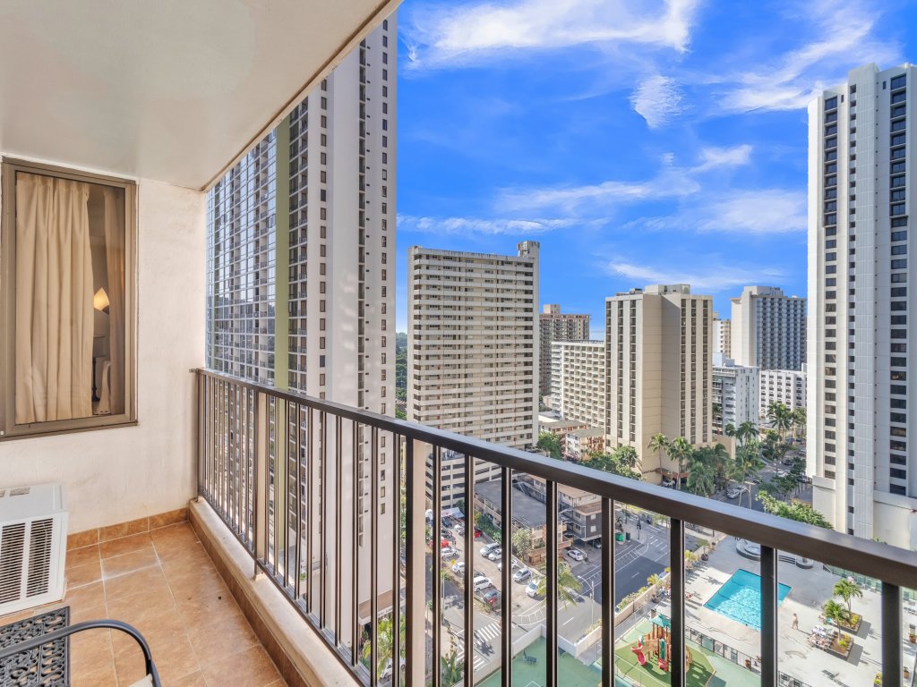 19th Floor Condo with Lanai & Sea Views - FREE Parking! Vacation Rental in Honolulu - RedAwning