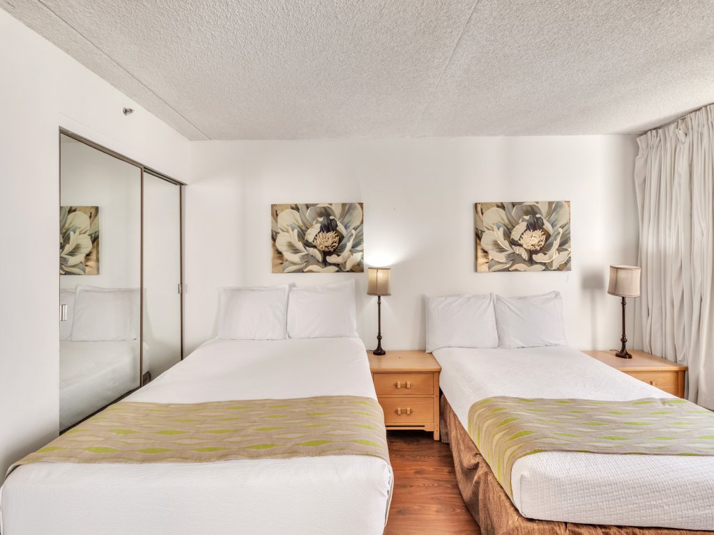 19th Floor Condo with Lanai & Sea Views - FREE Parking! Vacation Rental in Honolulu - RedAwning