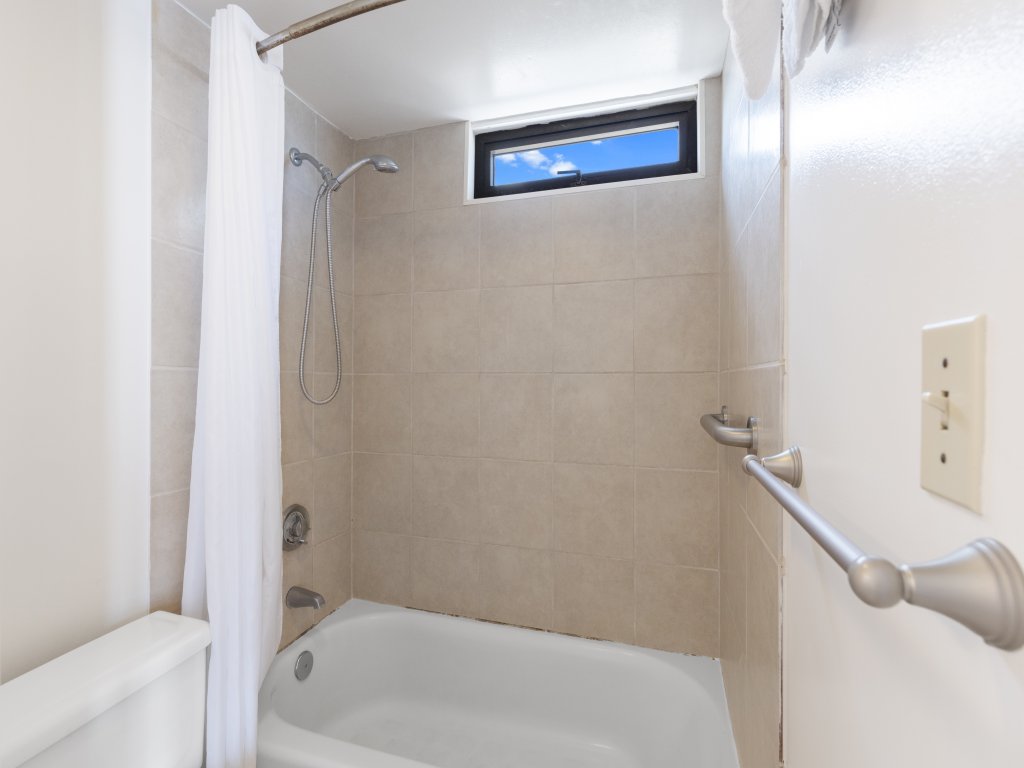Beautifully Renovated 32nd Floor Deluxe Ocean View Waikiki Condo Vacation Rental in Honolulu - RedAwning