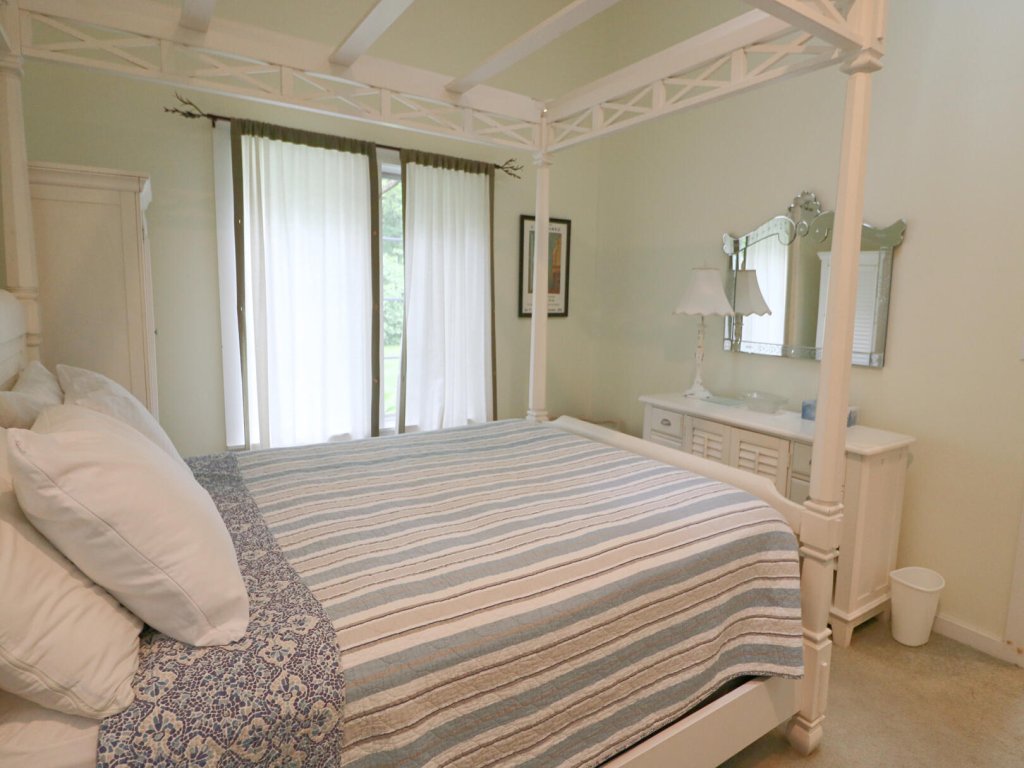 4358 W. Lake Road Vacation Rental in New York - RedAwning