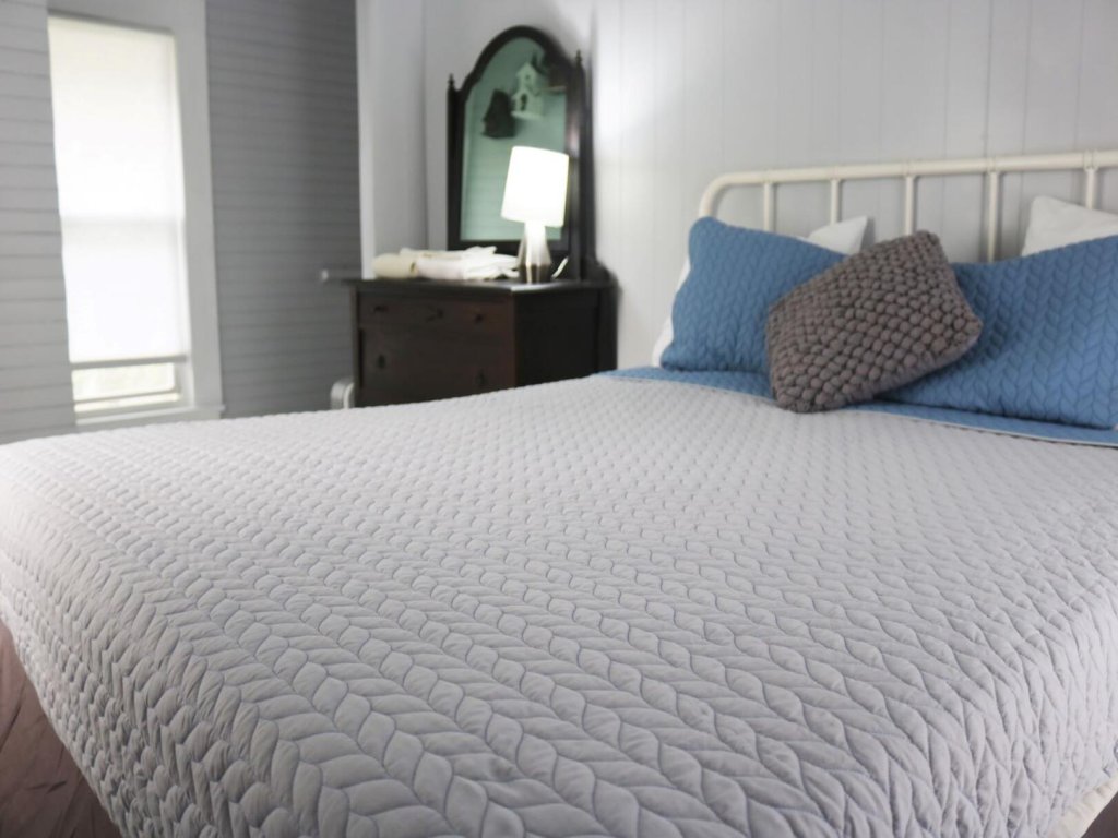 Bonita Lakefront Retreat Vacation Rental in New York - RedAwning