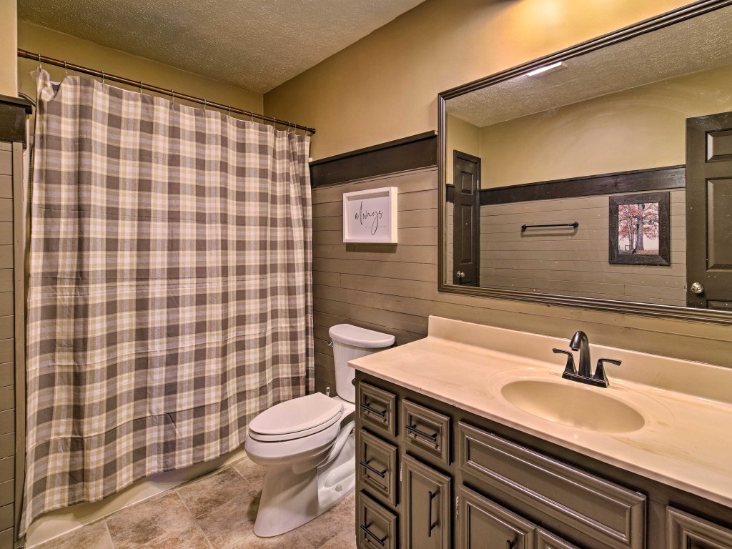 Rebel Retreat Cabin with Stadium Seating Home Theater Vacation Rental in Sevierville - RedAwning