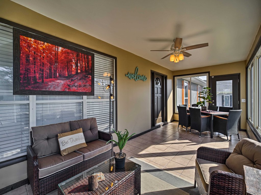 Rebel Retreat Cabin with Stadium Seating Home Theater Vacation Rental in Sevierville - RedAwning