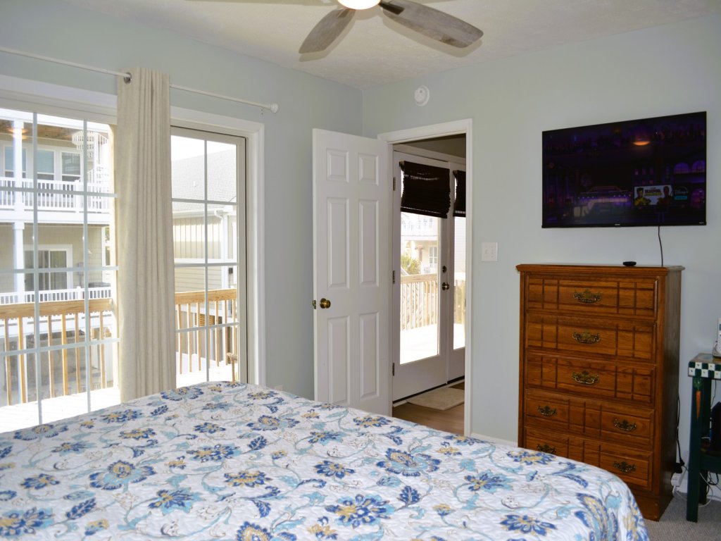 FINS N' Scales / 115 Seaside Dr Vacation Rental in Holden Beach - RedAwning