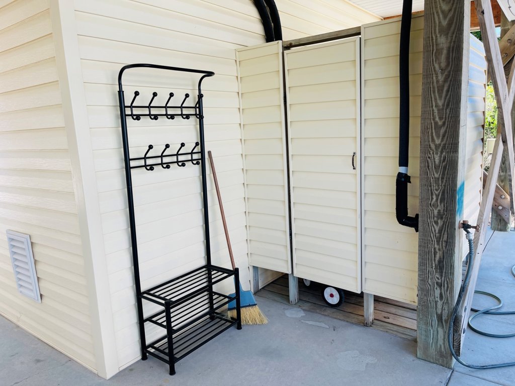 FINS N' Scales / 115 Seaside Dr Vacation Rental in Holden Beach - RedAwning