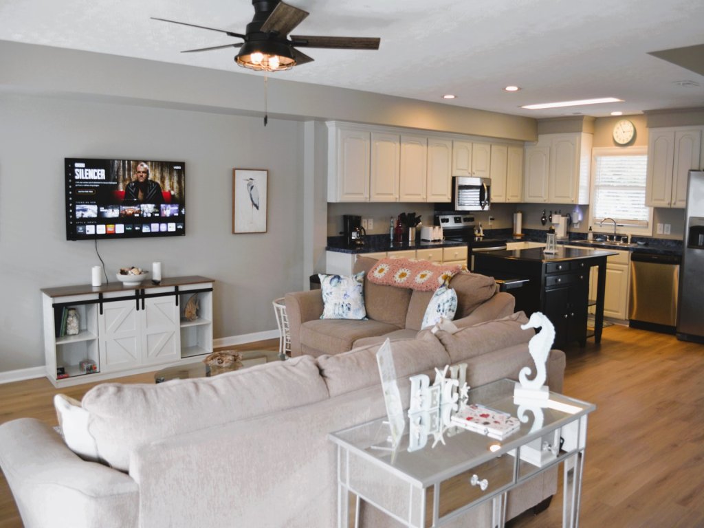 FINS N' Scales / 115 Seaside Dr Vacation Rental in Holden Beach - RedAwning