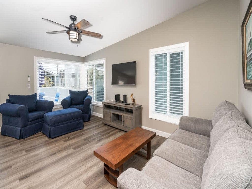 129 Opal B | Remodeled Balboa Island Gem Vacation Rental in Newport Beach - RedAwning
