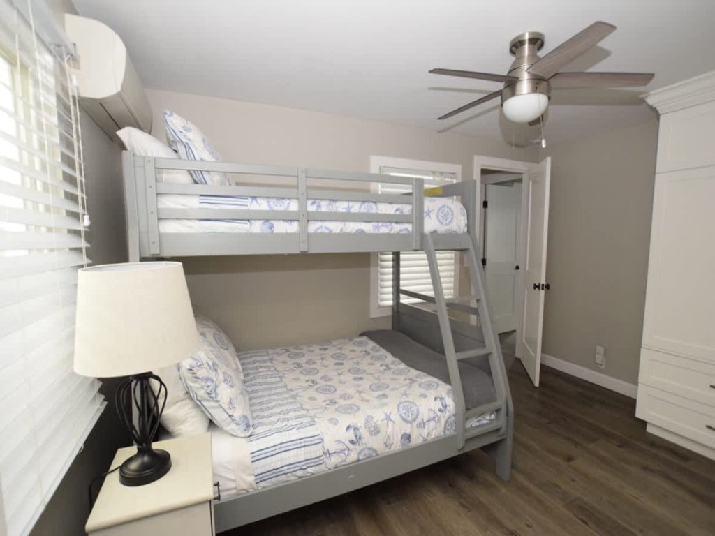 129 Opal A & B | Remodeled 4 bdrm Duplex on Balboa Island Vacation Rental in Newport Beach - RedAwning