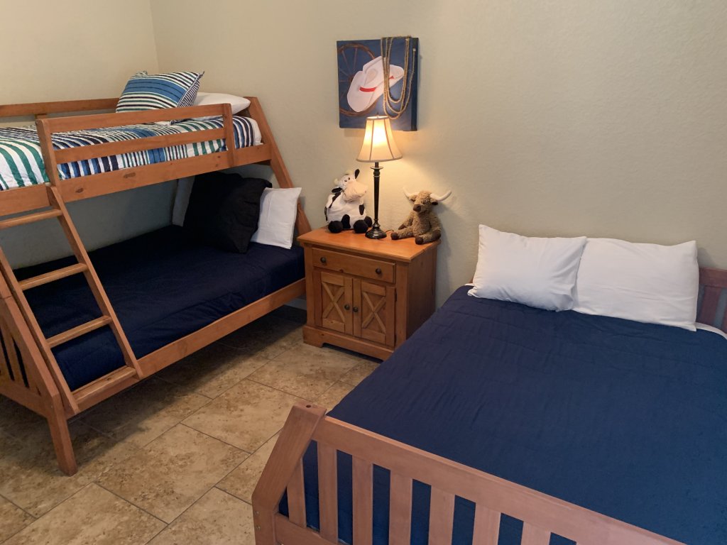 RR 94404 #4 Cowboy Lodge Moo Cow Cabins Vacation Rental in New Braunfels - RedAwning