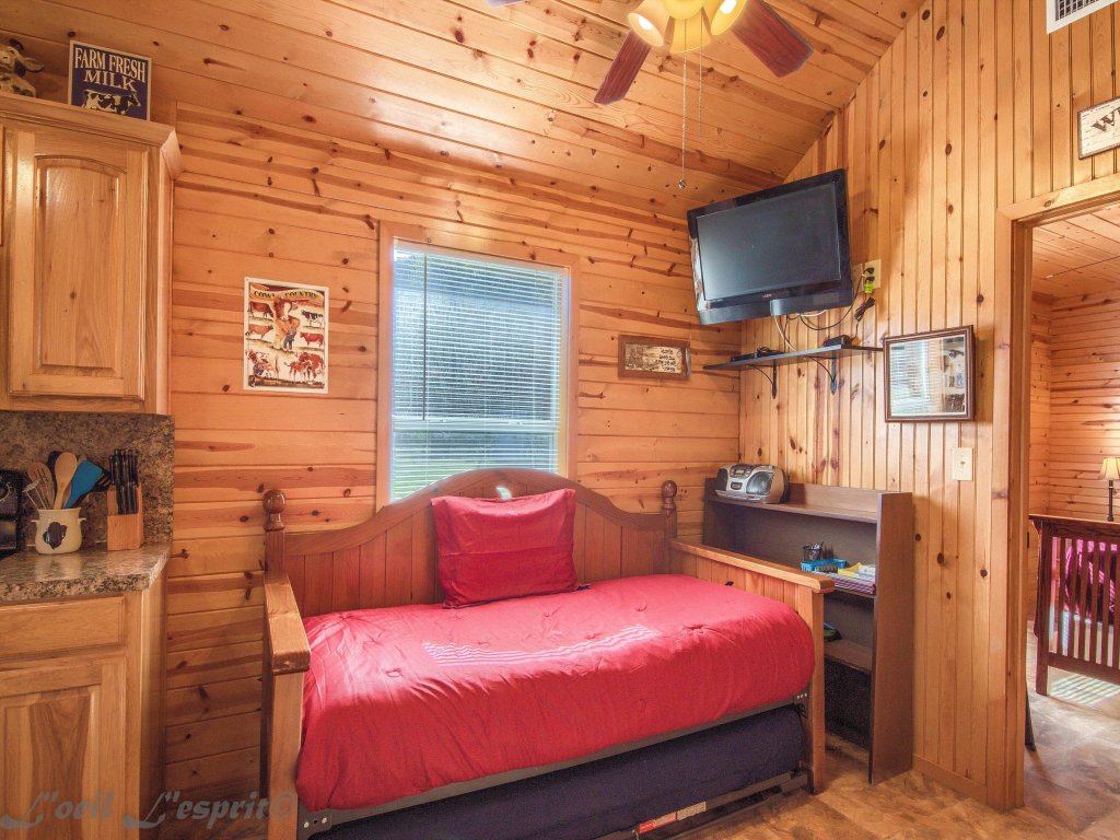 RR 9122WC Wine Cup Cabin  Vacation Rental in New Braunfels - RedAwning