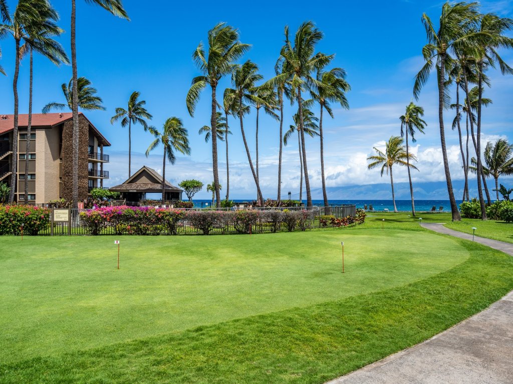 Papakea H404 3 bedroom condo Vacation Rental in Lahaina - RedAwning