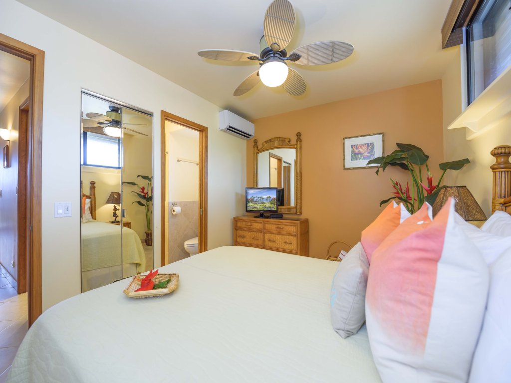 Papakea H404 3 bedroom condo Vacation Rental in Lahaina - RedAwning