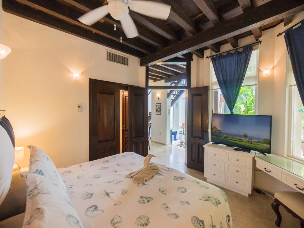 Royal Palms 5 Vacation Rental - RedAwning