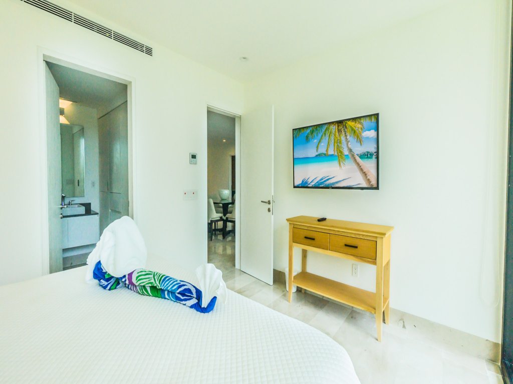 Oceana 232 Playa del Carmen Condo with Pool and Sundeck Area Vacation Rental - RedAwning