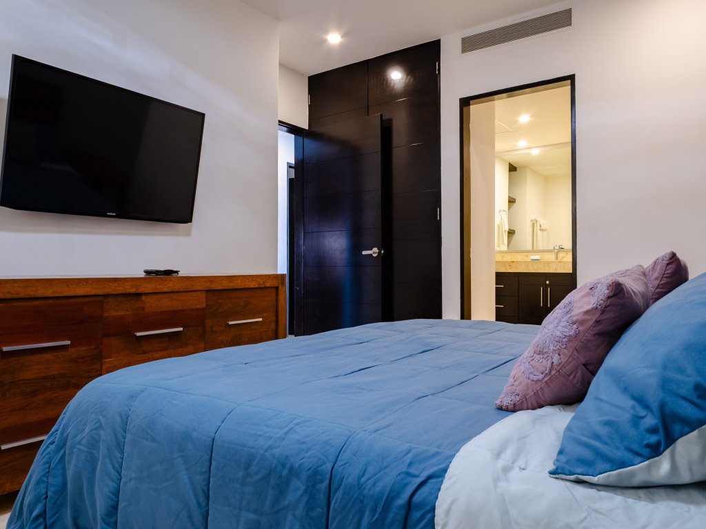 Elements Penthouse 23 2 Bd Vacation Rental - RedAwning