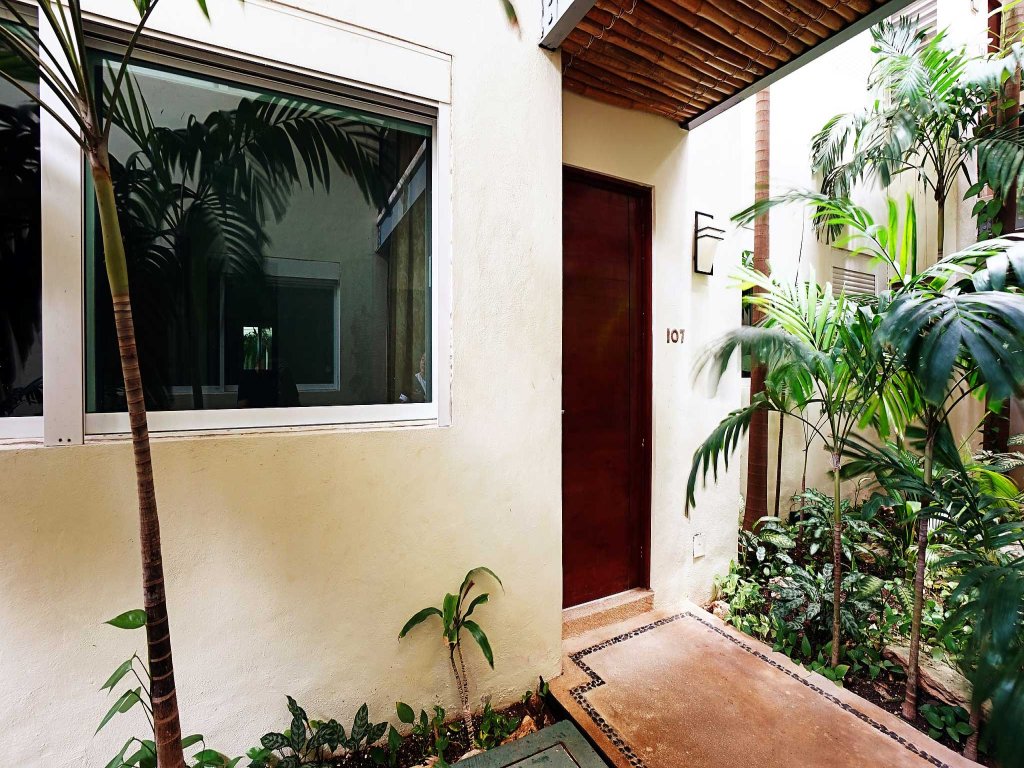 Meridian 107 Vacation Rental - RedAwning