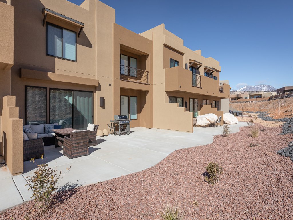 Sunshine Oasis Vacation Rental in St. George - RedAwning
