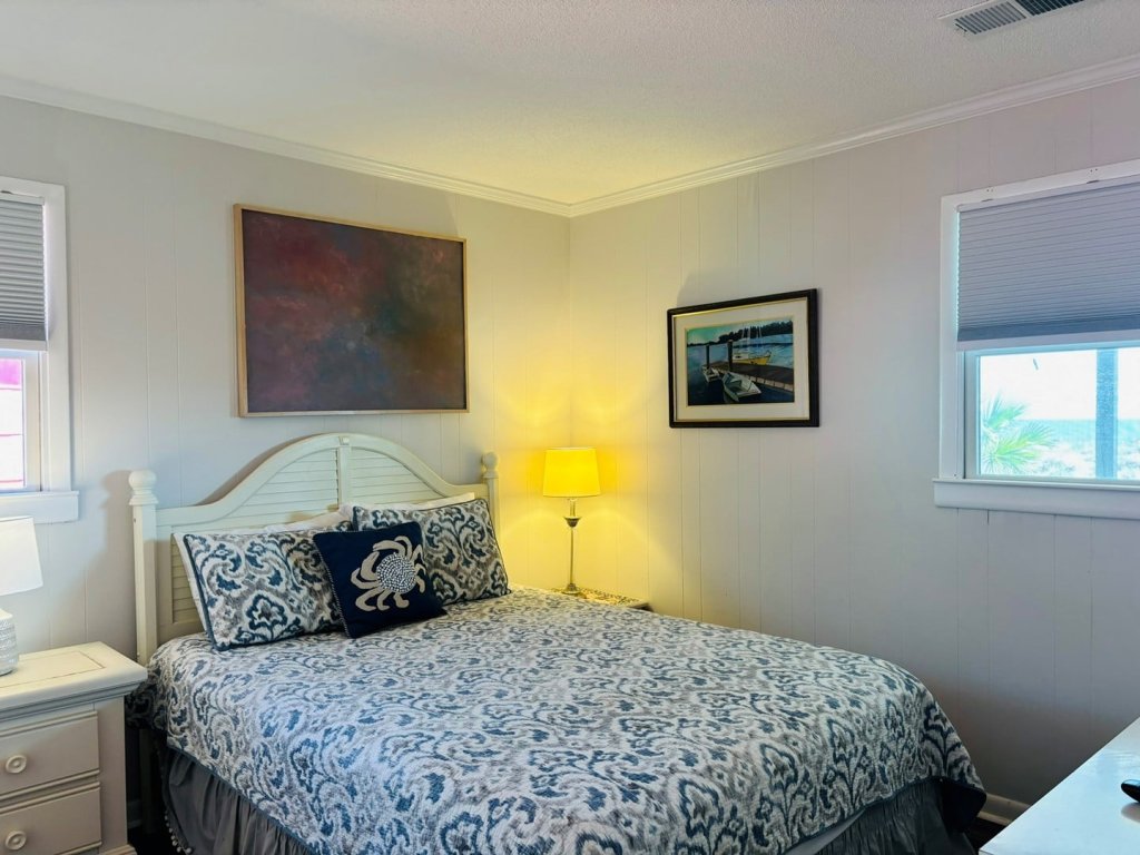 Lime Inn / 1095 Ocean Blvd West Vacation Rental in Holden Beach - RedAwning