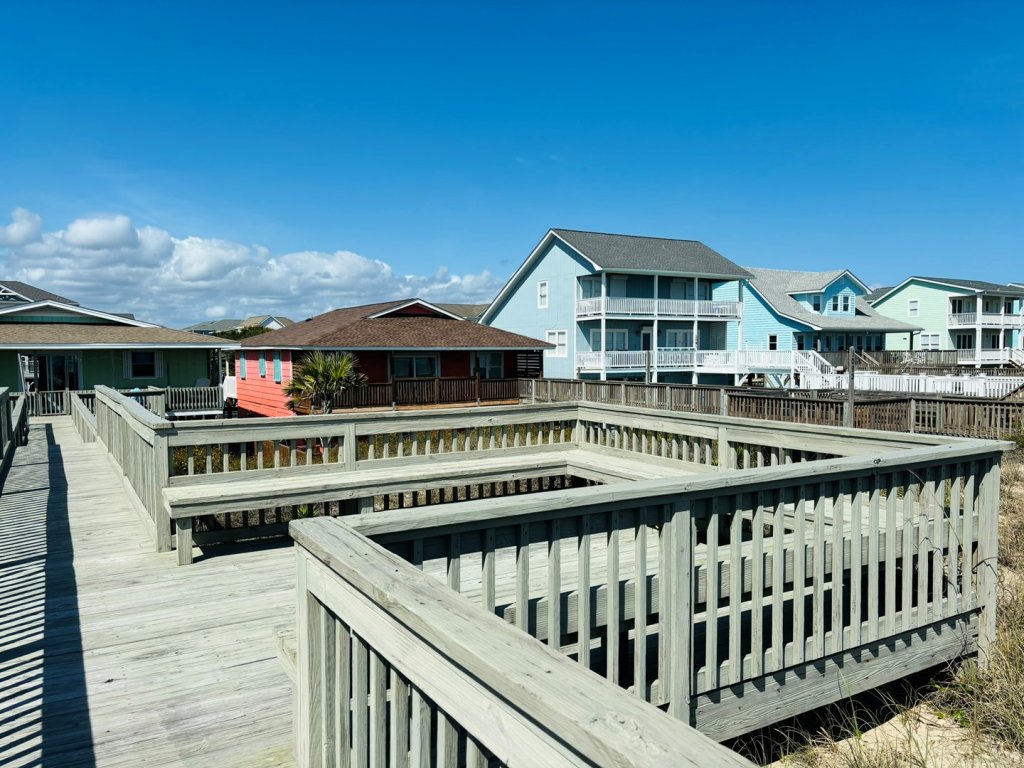Lime Inn / 1095 Ocean Blvd West Vacation Rental in Holden Beach - RedAwning
